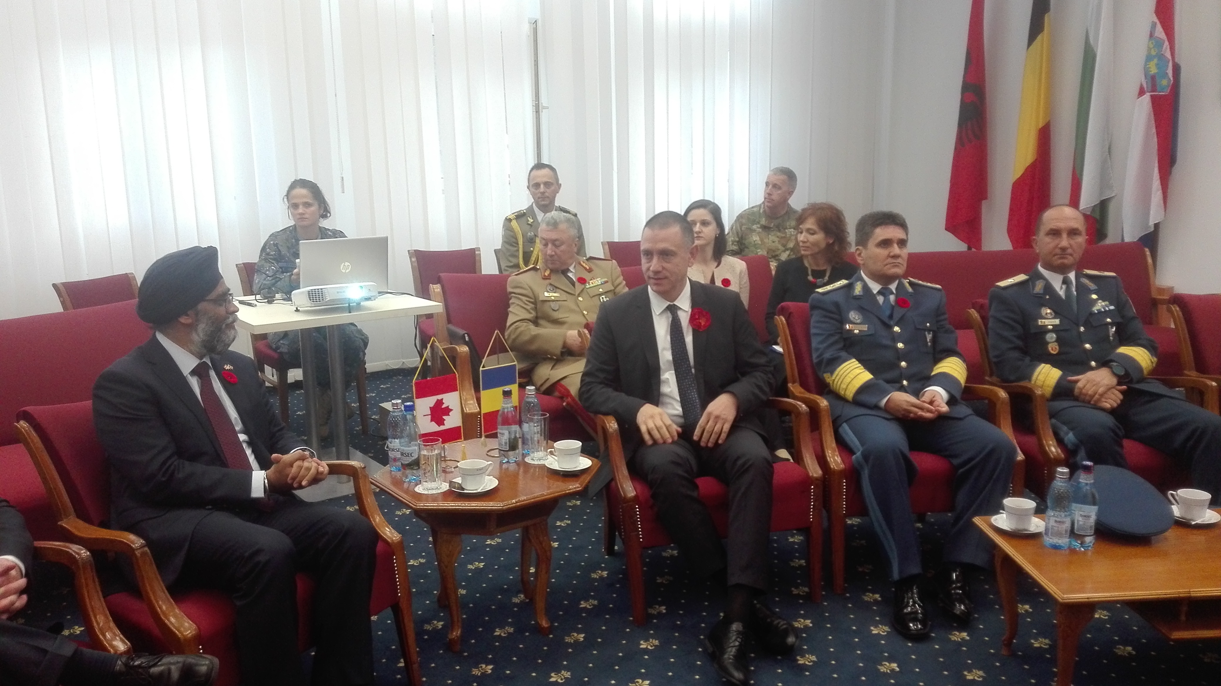 Ministrul canadian al Apărării s-a întâlnit cu Mihai Fifor la Baza Aeriană de la Mihail Kogălniceanu. Ce au discutat