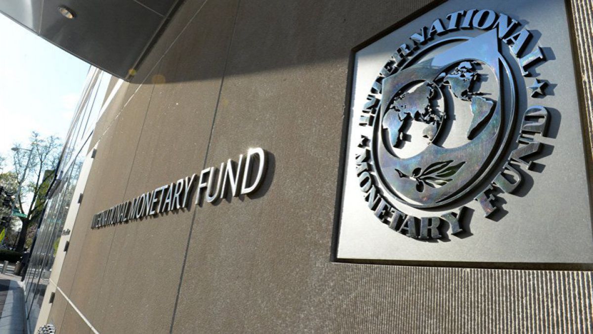 FMI recomandă Guvernului să regândească majorările salariale din sectorul public