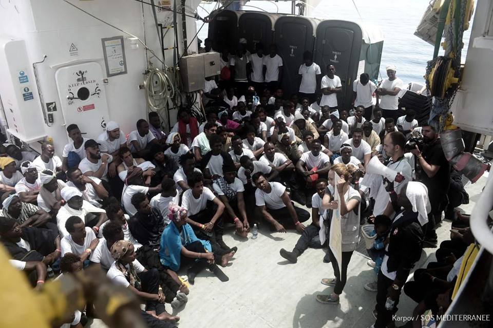 Situație complicată pentru cei doi navigatori români blocați pe o navă în Libia