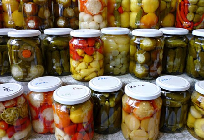 Ați pregătit proviziile pentru iarnă? Unele fructe și legume vor dispărea, în curând, de pe piață!