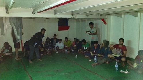 Libia: Marinarii români blocaţi la bordul unei nave alături de 90 de migranţi pot fi repatriaţi la cerere