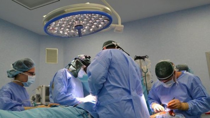 Medic din Bucureşti chemat la Tulcea pentru îngrijirea tinerei împuşcate de concubin