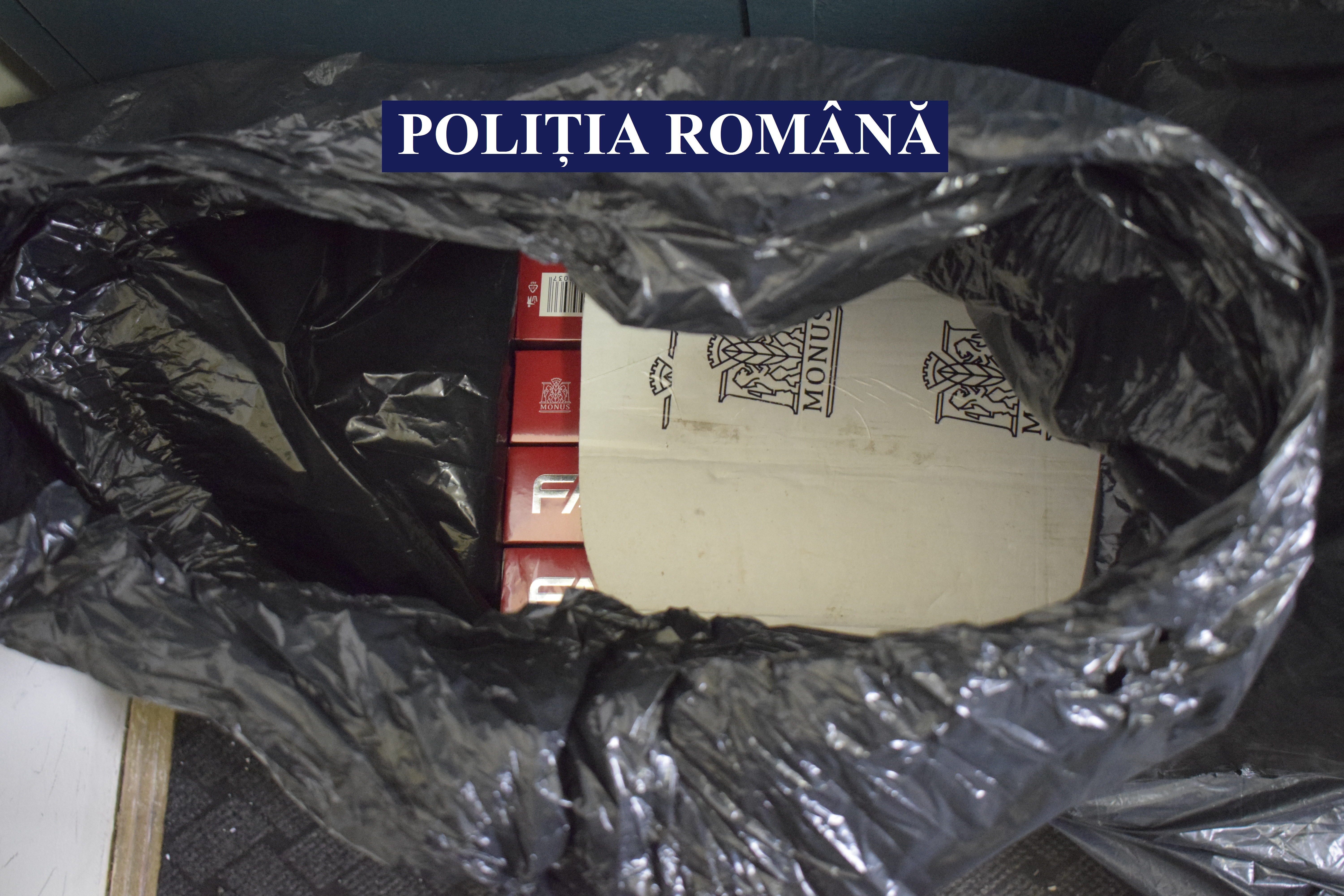 CONSTANȚA: Percheziții la domiciliile contrabandiștilor de țigări! Două persoane, sub control judiciar