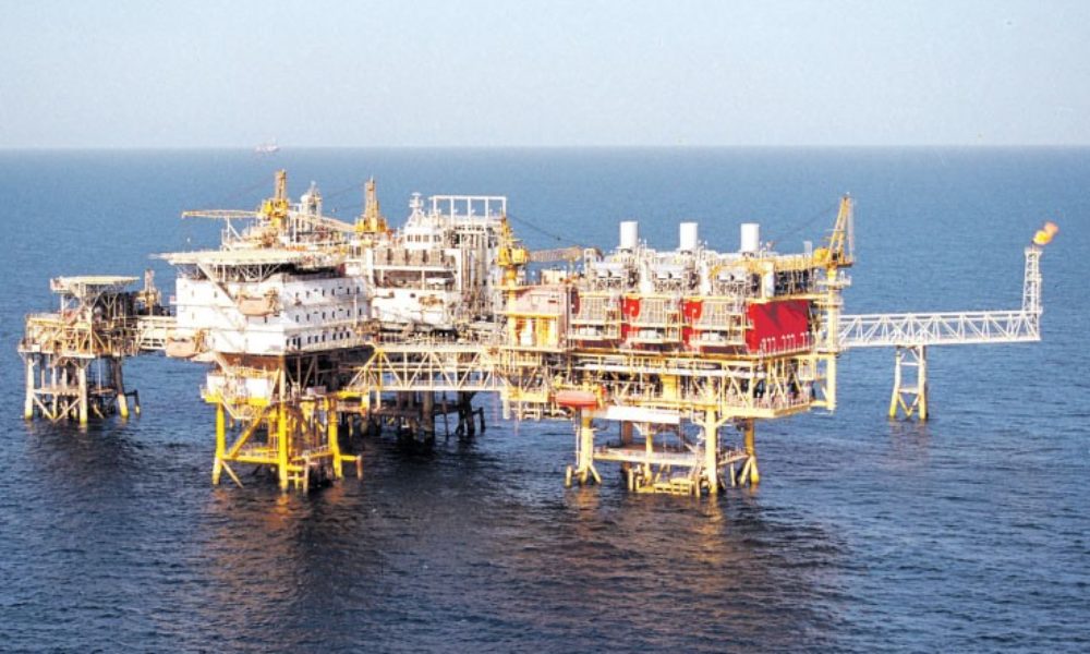Petroliştii din Marea Neagră critică Legea offshore: actul normativ afectează principiul stabilităţii şi al pieţei libere