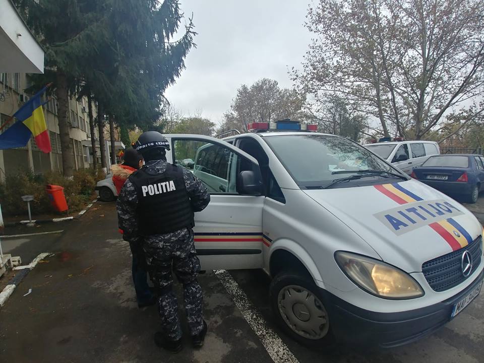 TULCEA: Cazuri de proxenetism identificate în timpul cercetărilor unor furturi din autoturisme