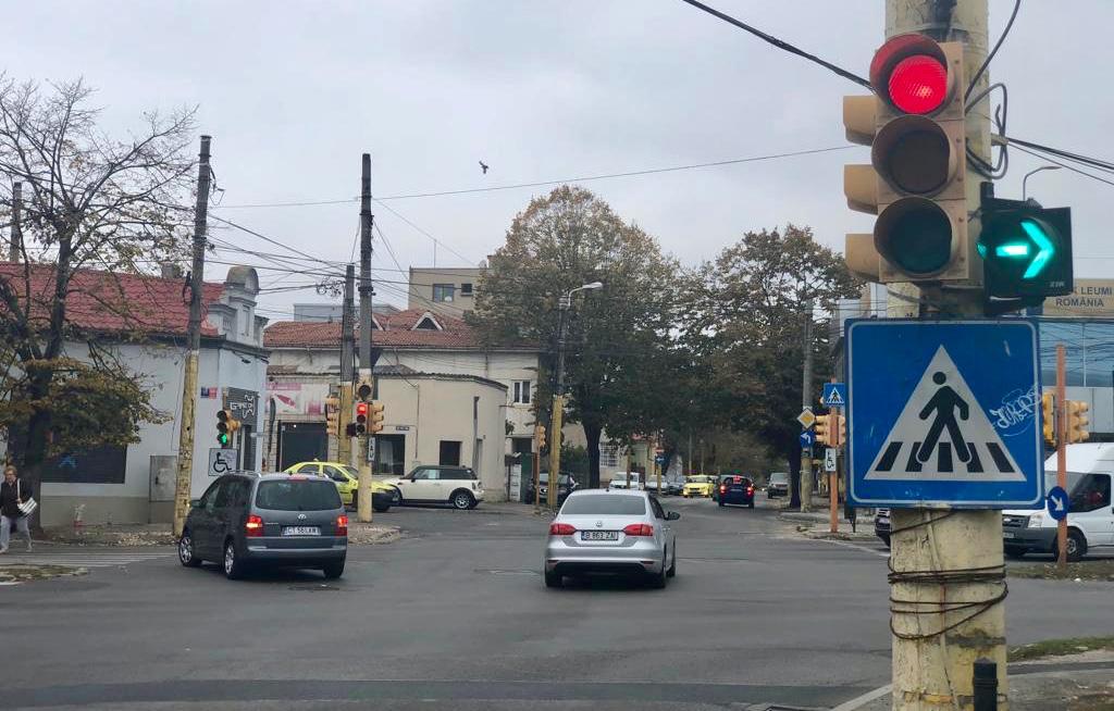 Atenție, șoferi! Dispare semaforul verde intermitent de la intersecția str. Mihai Viteazul cu b-dul Mamaia