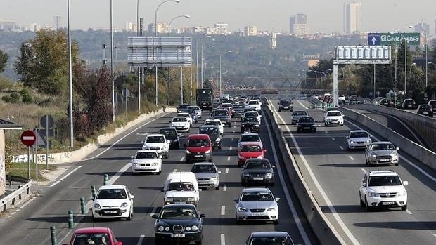 Spania vrea să interzică vânzarea de autovehicule cu motoare pe benzină şi motorină