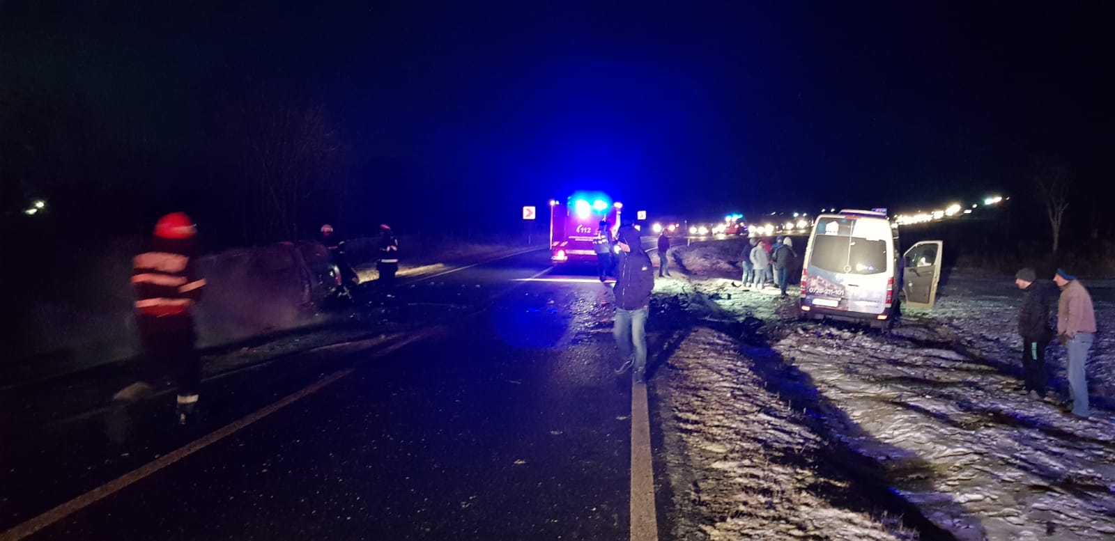 FOTO – Județul Constanța: Accident rutier între un microbuz și un autoturism