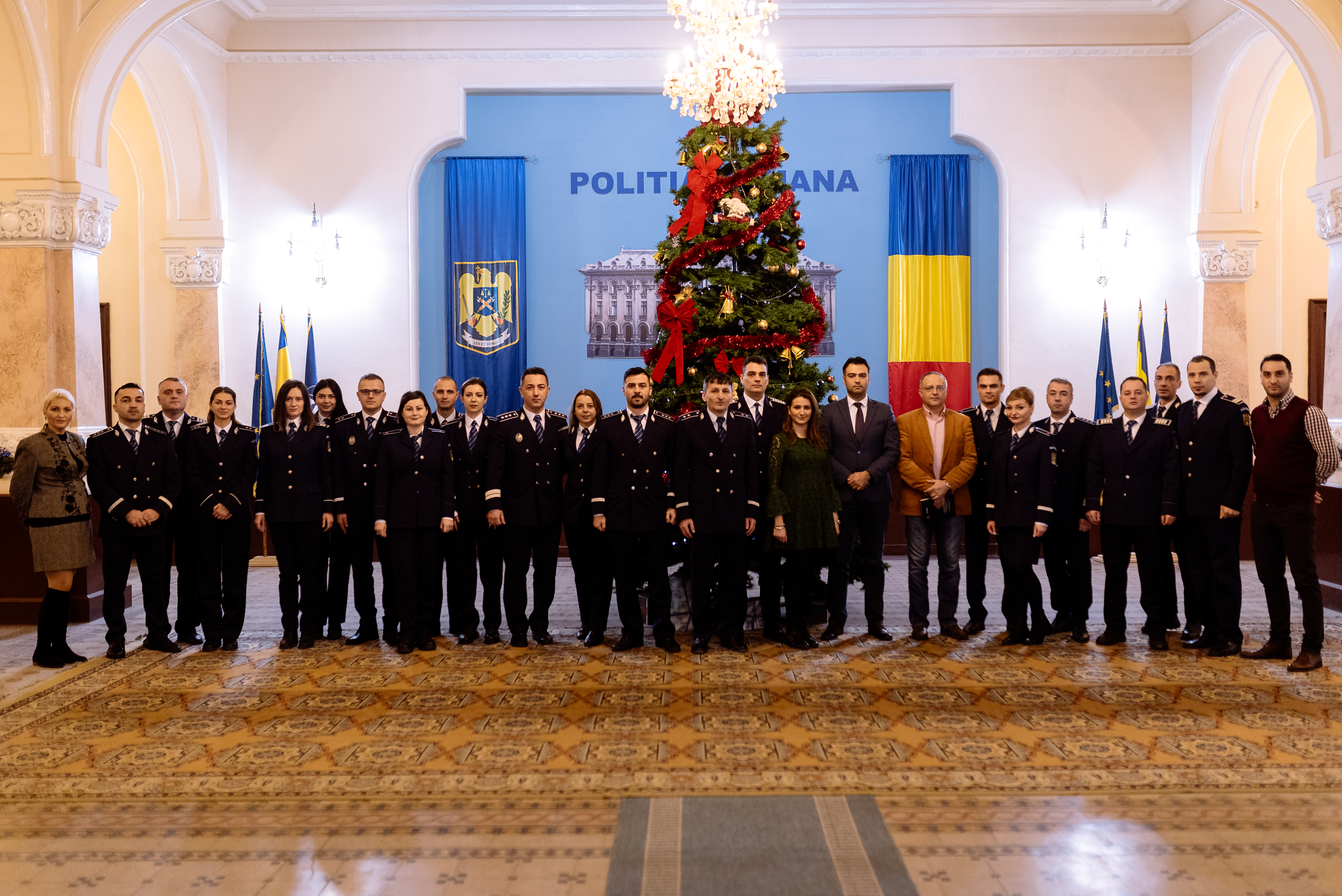 Polițiști din mai multe județe, inclusiv din Tulcea, trimiși la Paris. Vor asigura securitatea în zonele turistice