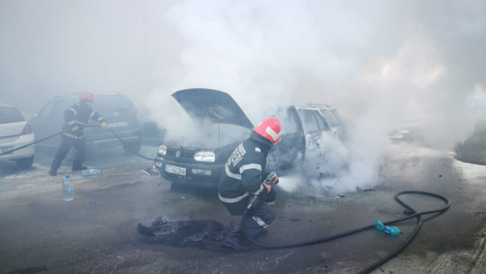 CONSTANȚA/FOTO: Mașină cuprinsă de flăcări în trafic
