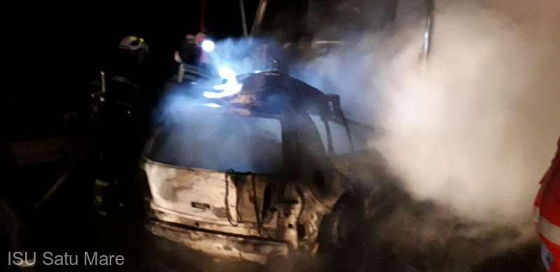 Şofer carbonizat după ce a intrat cu maşina într-un TIR
