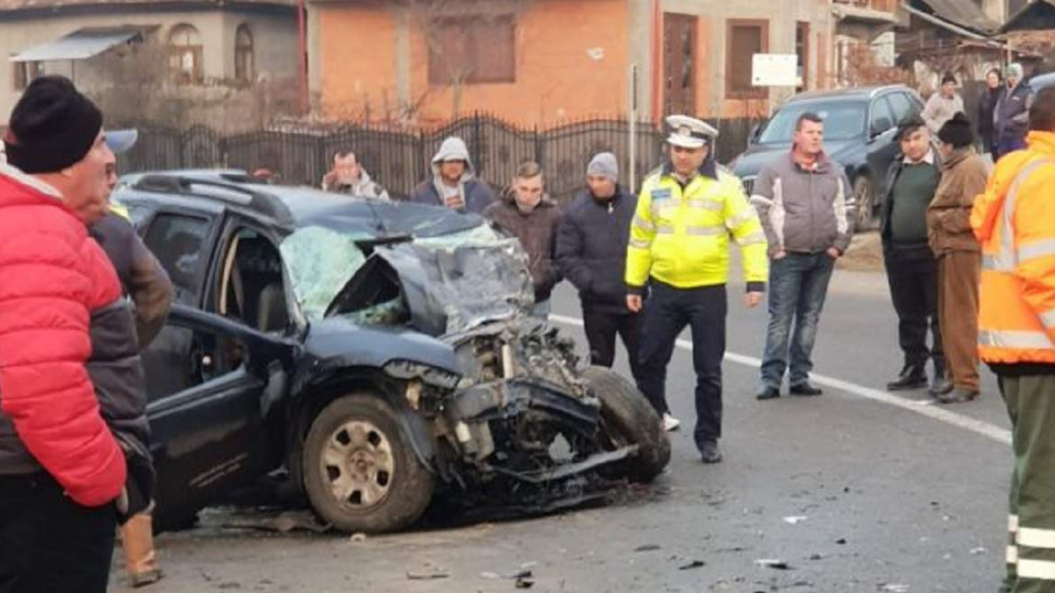 Doi morţi şi trei răniţi în urma coliziunii între un autoturism şi un autocamion