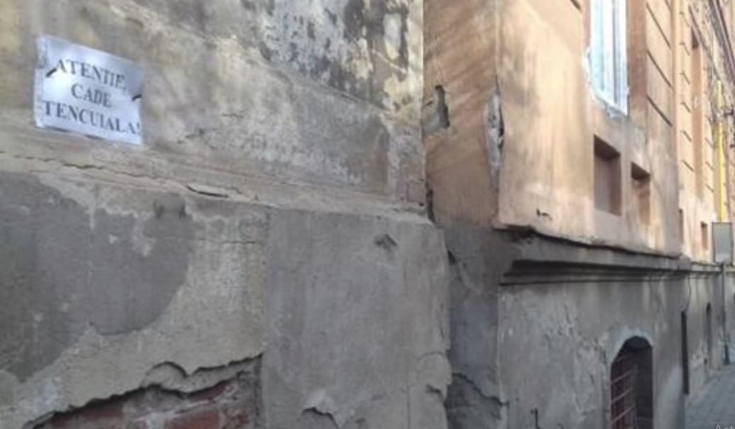 Trei dintre clădirile degradate din judeţul Tulcea vor fi supraimpozitate