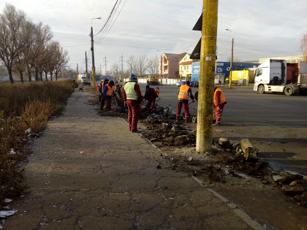 CONSTANȚA: Se reabilitează trotuarele de pe strada Cumpenei
