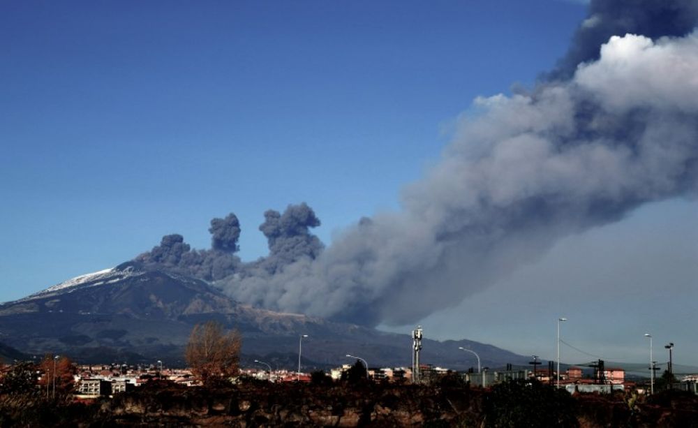 Vulcanul Etna din Italia a erupt