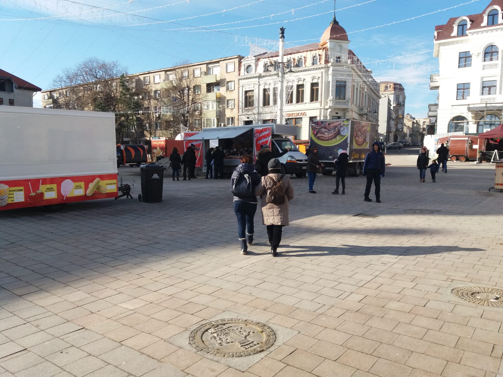 FOTO: Vizitatori puțini la Târgul de Crăciun din Piața Ovidiu