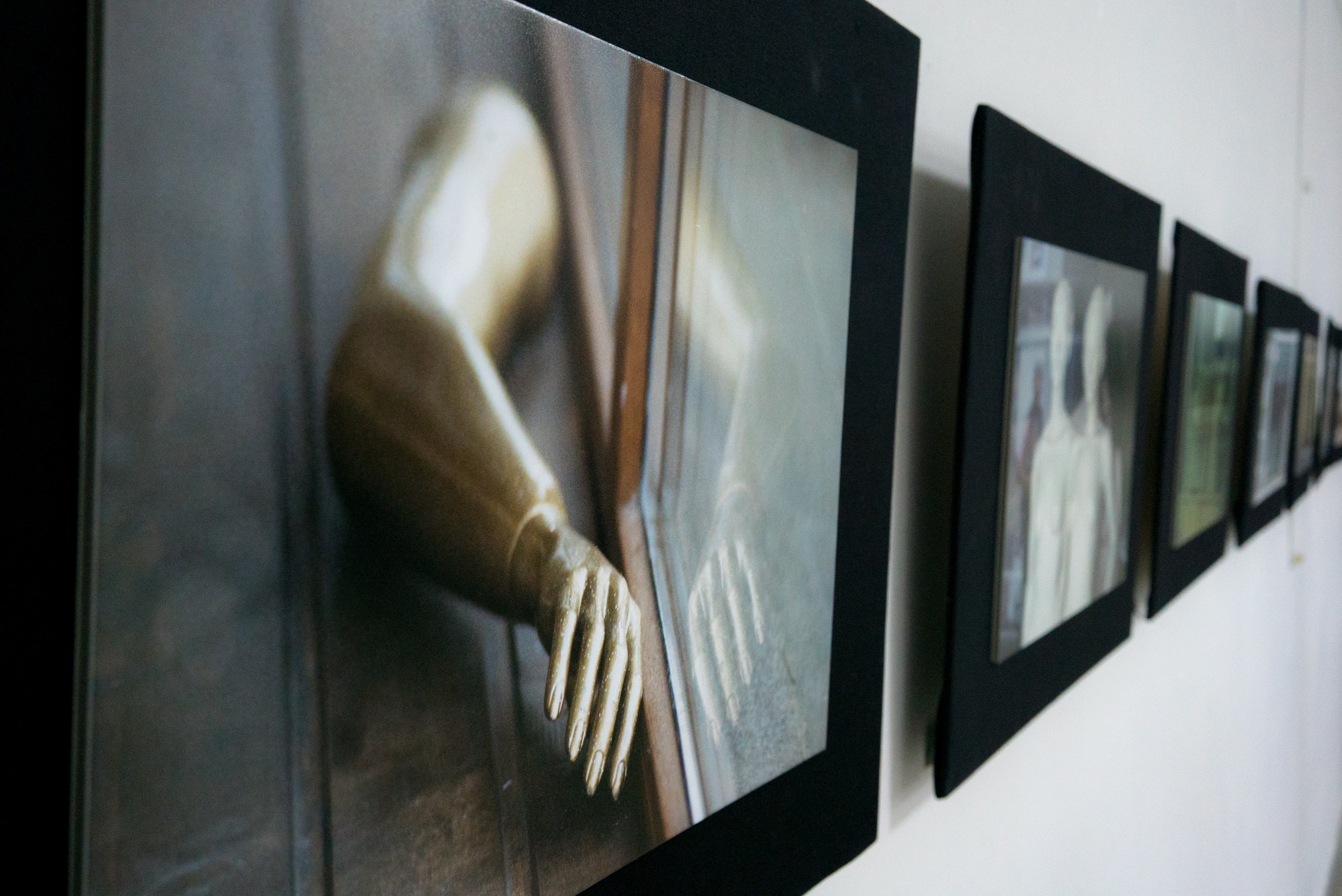 „SALE“ – expoziție inedită de fotografie, la Muzeul de Artă Constanța FOTO