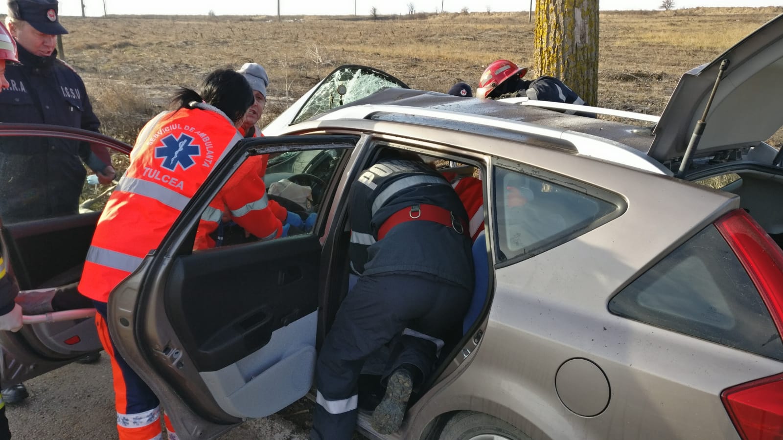 TULCEA/FOTO: Accident rutier grav cu o victimă încarcerată