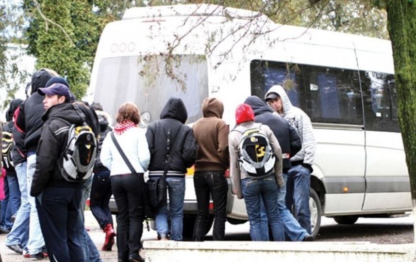 Elevii constănţeni nu se pot bucura încă de abonamente reduse la transportul judeţean