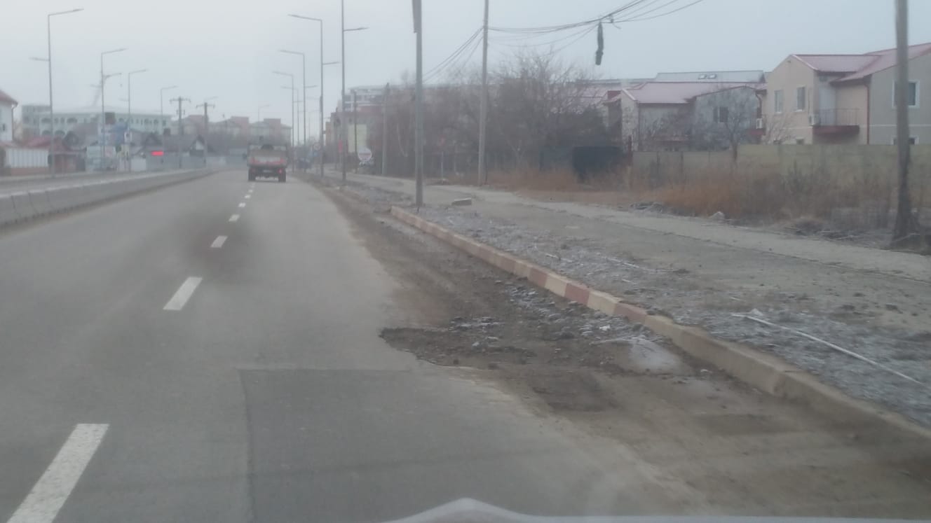 Gropi URIAȘE pe drumul ce leagă oraşul Năvodari de staţiunea Mamaia