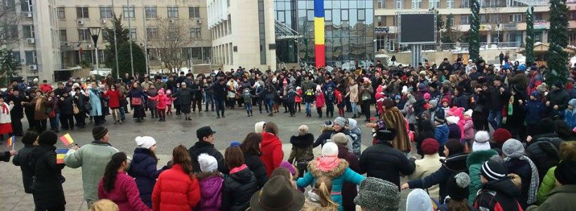 TULCEA: Flashmob, horă și fasole cu cârnați de Mica Unire