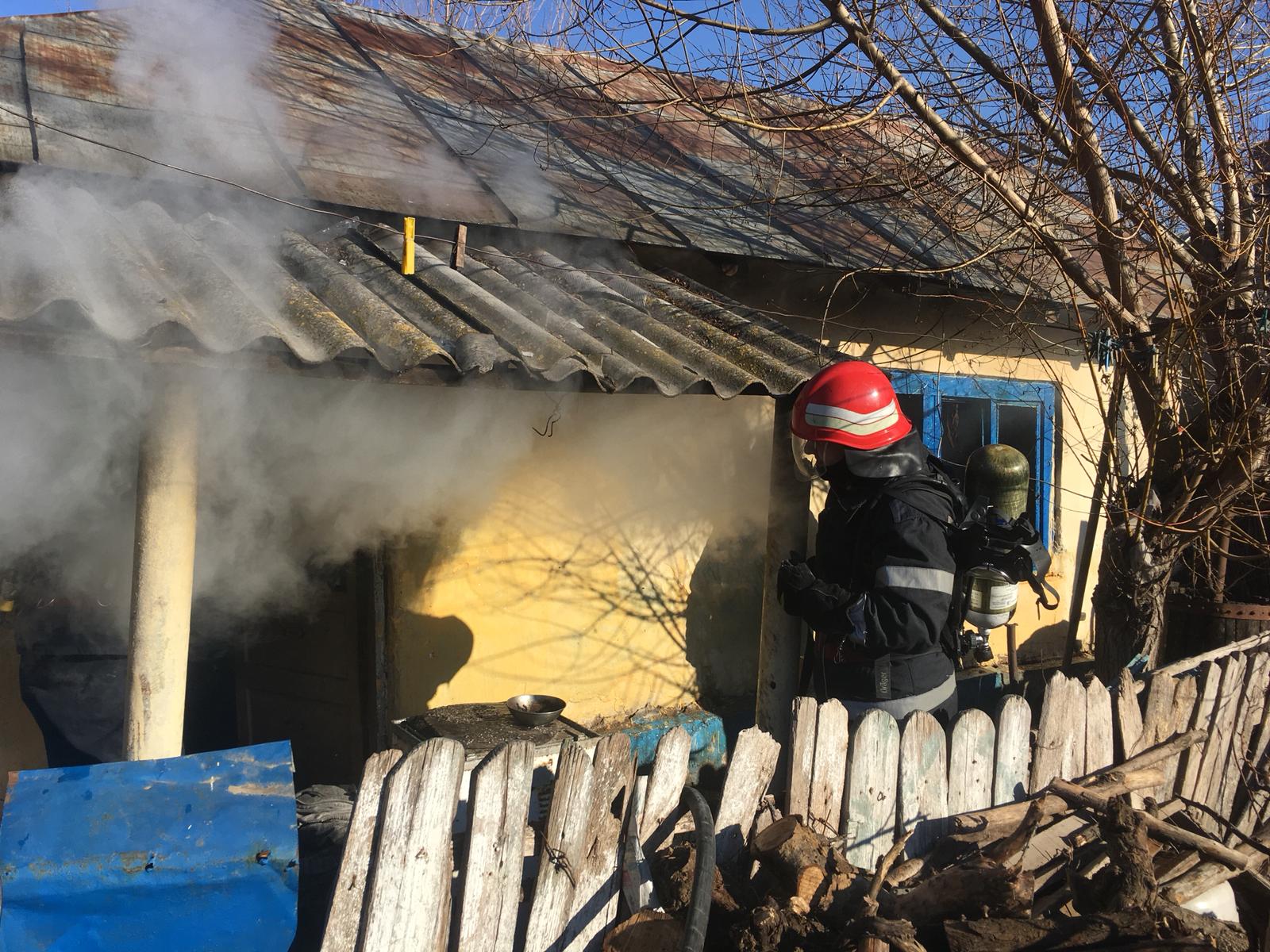 TULCEA: Incendiu la Somova. O casă a fost cuprinsă de flăcări