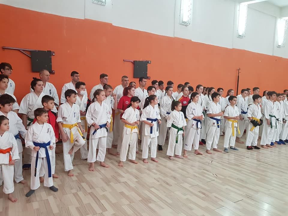 Sparring „Kyokushin Damashi” pentru o sută de karatişti din trei judeţe!
