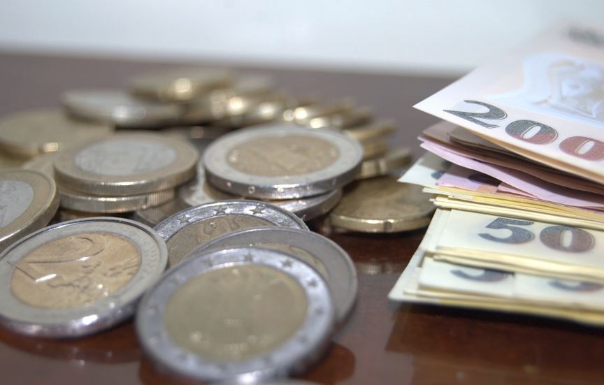 Leul își continuă deprecierea istorică față de moneda europeană