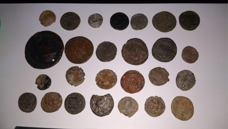 TULCEA: Monede antice romane vândute de un tânăr ”arheolog” de ocazie