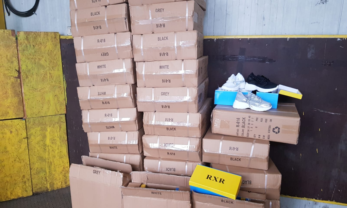 Încălțăminte în valoare de peste 120.000 lei, confiscată în Portul Constanţa Sud Agigea