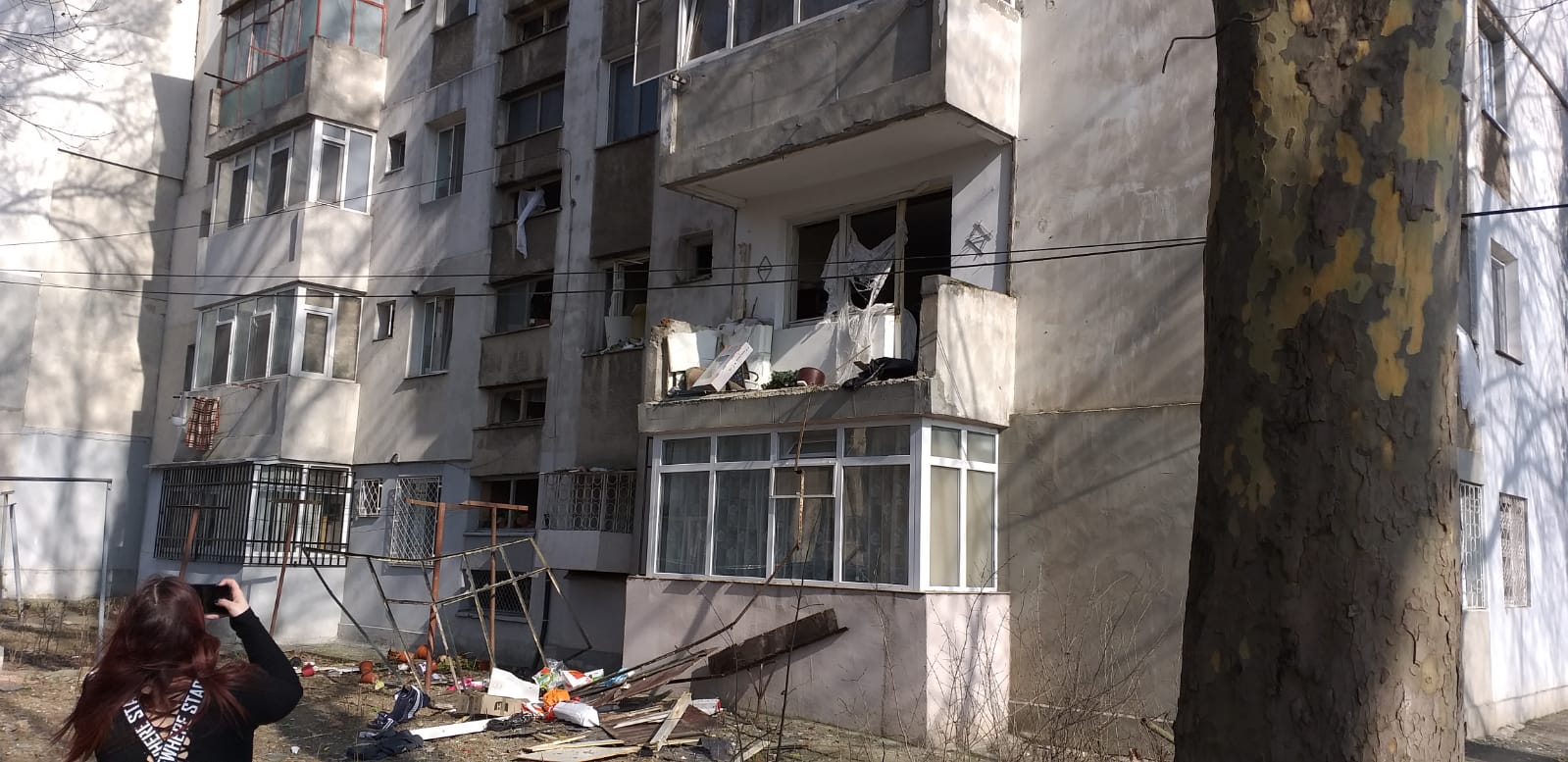 Explozie într-un apartament din Constanța. O femeie a fost rănită FOTO