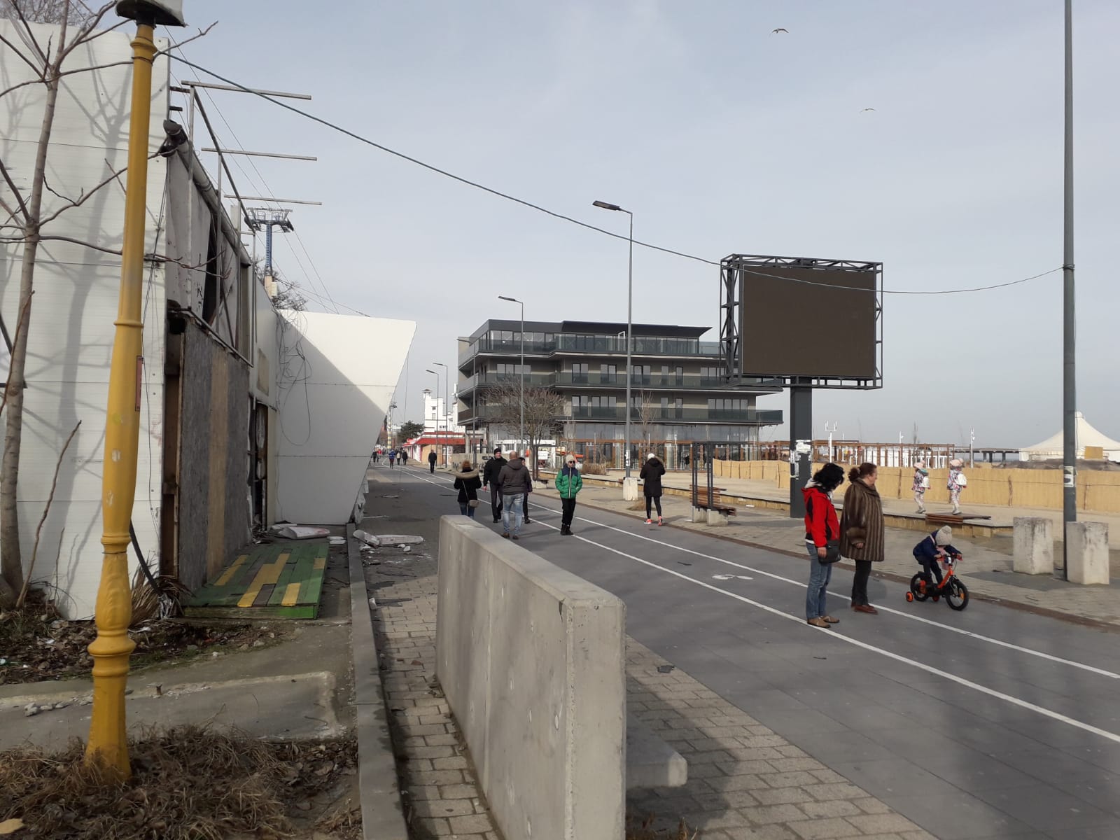 MAMAIA/FOTO: Vremea frumoasă îndeamnă la plimbare. Cum arată stațiunea ieșită din iarnă