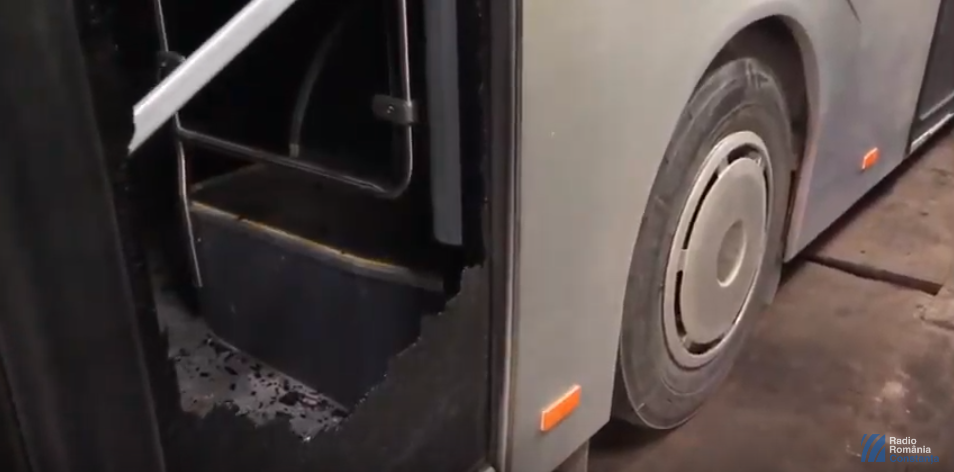 VIDEO/CONSTANȚA: Autobuz RATC atacat cu pietre de un grup de indivizi