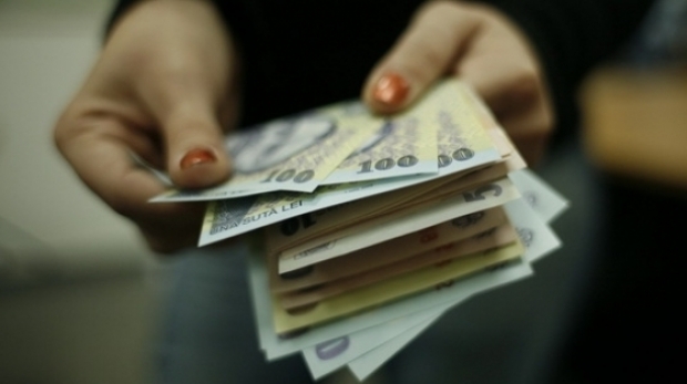 Câştigul salarial mediu net a scăzut la 2.936 lei, în ianuarie (INS)