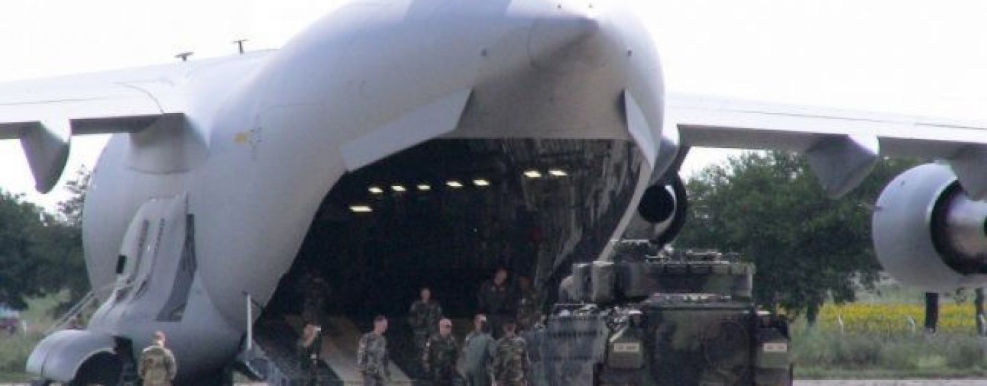 CONSTANȚA: Aeronave prezentate elevilor de militari români şi americani, prin programul „Şcoala Altfel la aeroport!”