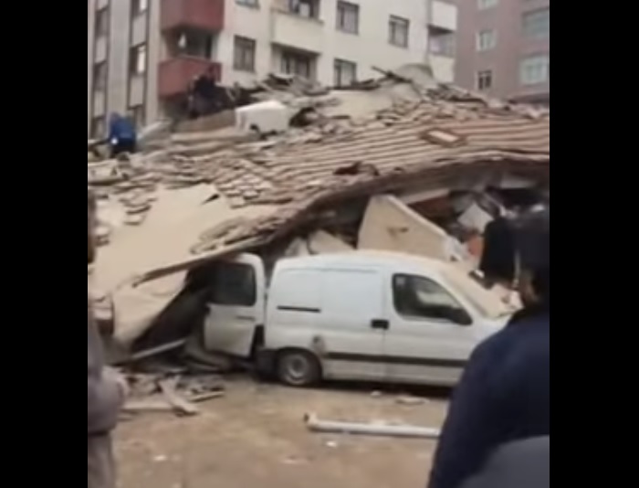 TURCIA: Cel puţin o persoană a murit în urma prăbușirii unui bloc cu opt etaje la Istanbul