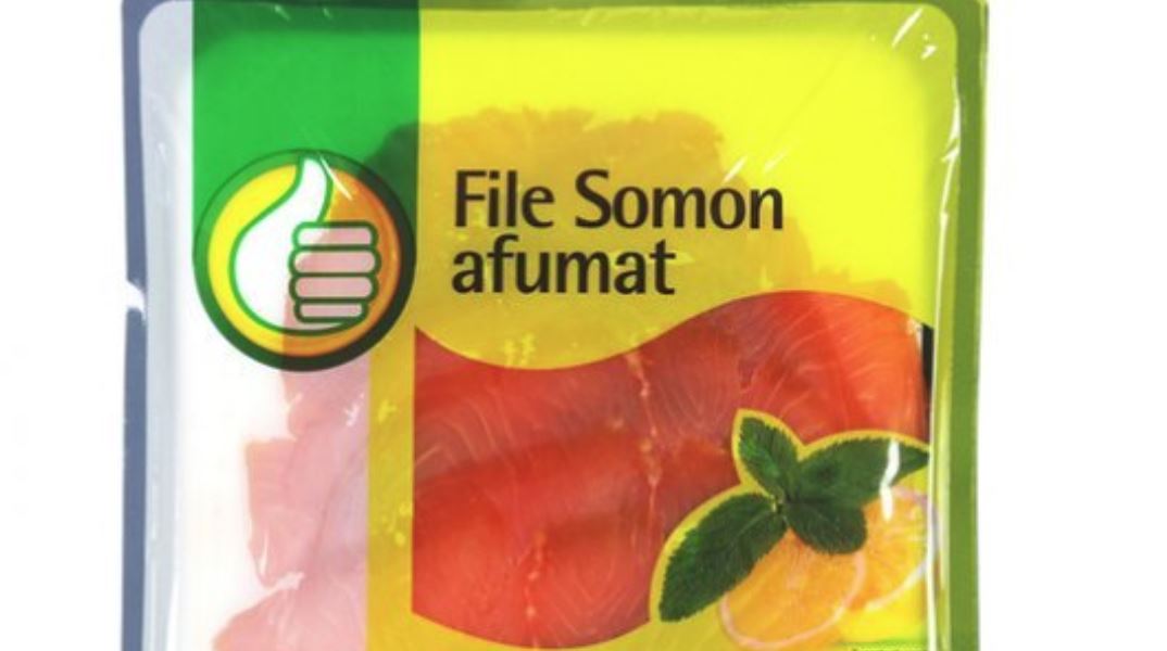 ALERTĂ ALIMENTARĂ! Un hipermarket retrage de la vânzare produsul file de somon afumat, marcă proprie