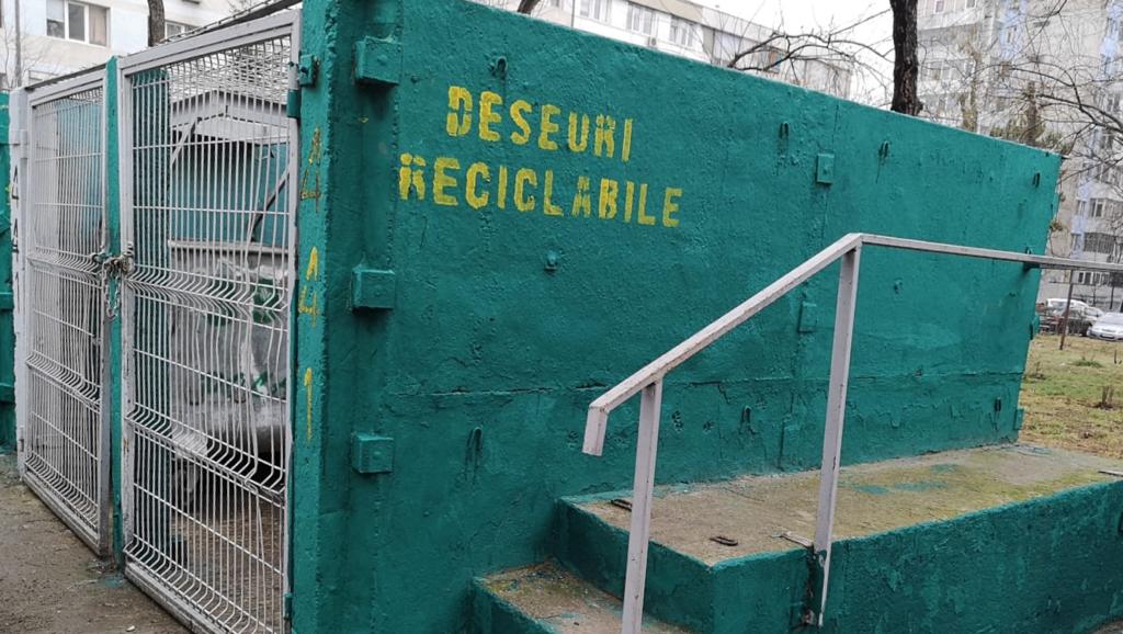 CONSTANȚA: Platformele pentru deșeuri, împărțite pe două secțiuni, pentru a încuraja colectarea selectivă