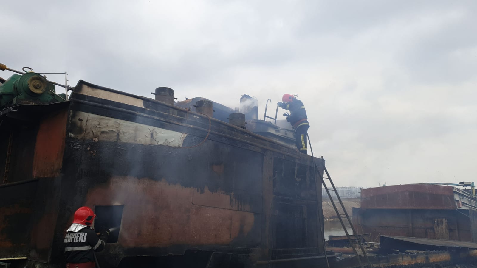 Incendiu în Portul Constanța. Remorcher în flăcări