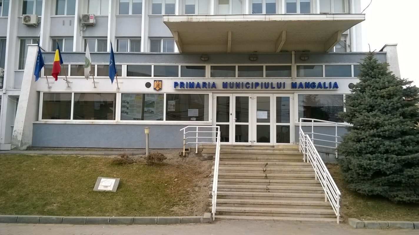 MANGALIA: Proiectul „Demolare cazarmă din cartier Dobrogea II” le dă bătăi de cap consilierilor locali