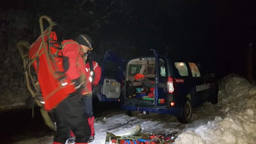 O persoană a murit, iar alte două au fost rănite într-o avalanşă în munţii Călimani