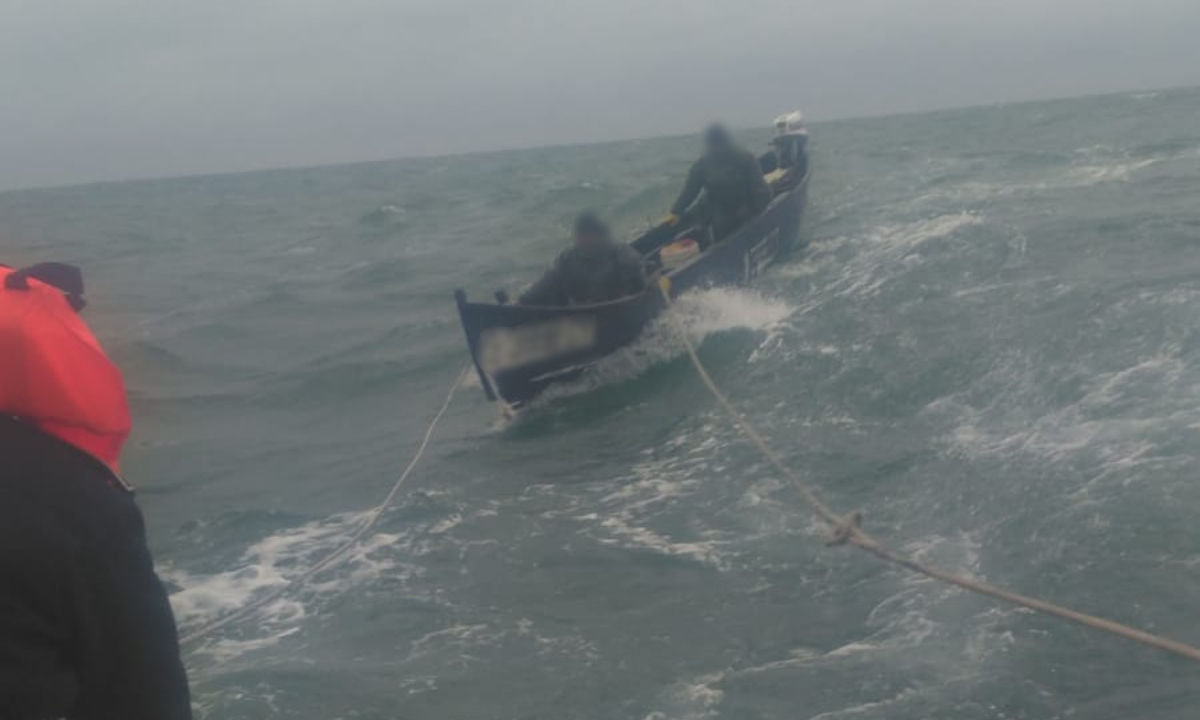 FOTO: Acțiune de salvare Marea Neagră. Ambarcațiune în dificultate