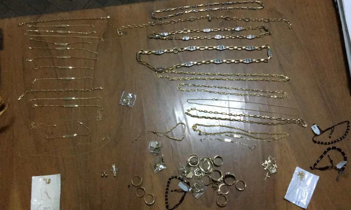 Aur fără documente legale, confiscat la Vama Veche