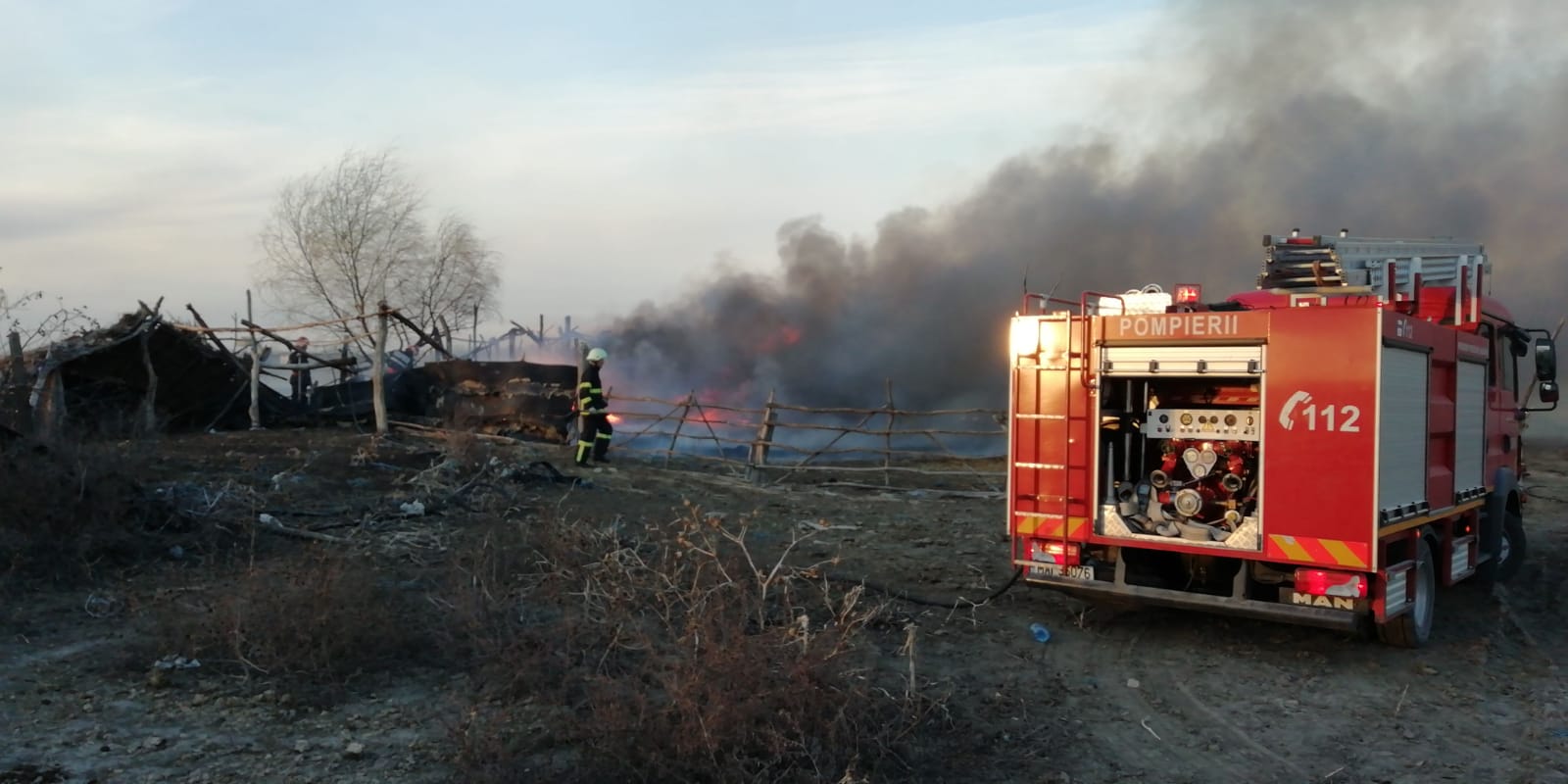 TULCEA: Pompierii, solicitați să intervină la 13 incendii în ultimele 24 de ore. Au ars peste 200 de hectare de vegetație uscată FOTO