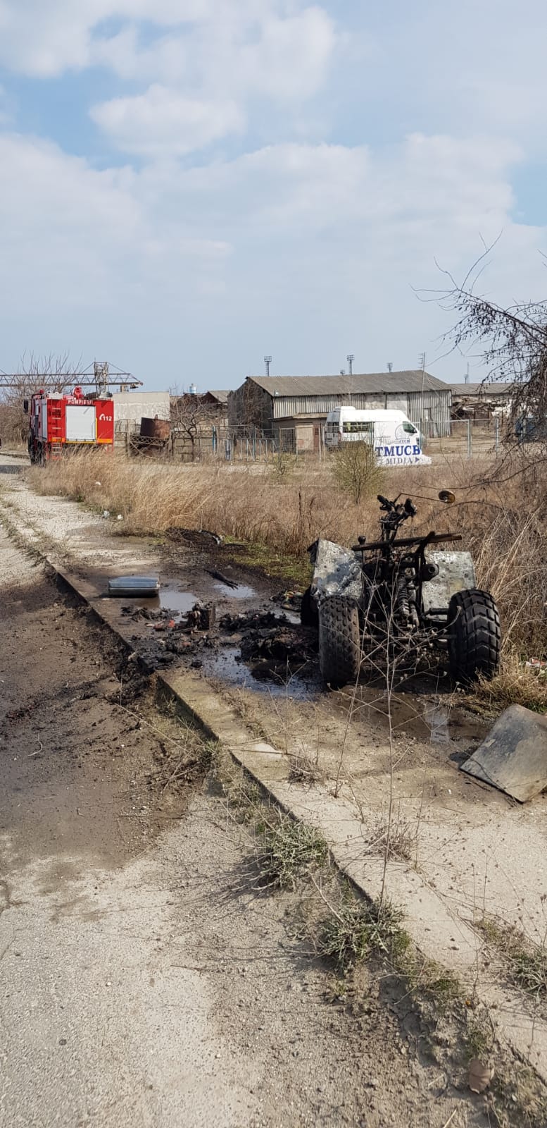 CORBU: Un bărbat a fost rănit după ce ATV-ul pe care îl conducea a luat foc