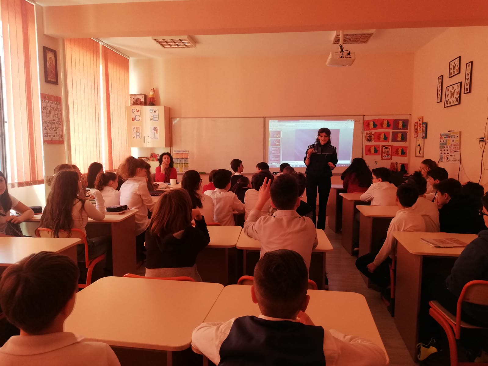 CONSTANȚA: Activități informativ-preventive ale polițiștilor, în școli