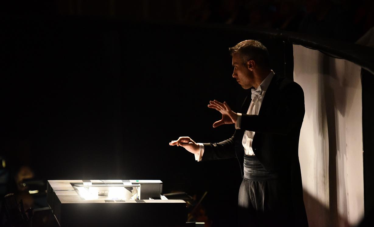 Tiberiu Soare dirijează Mozart şi Beethoven pe scena Sălii Radio