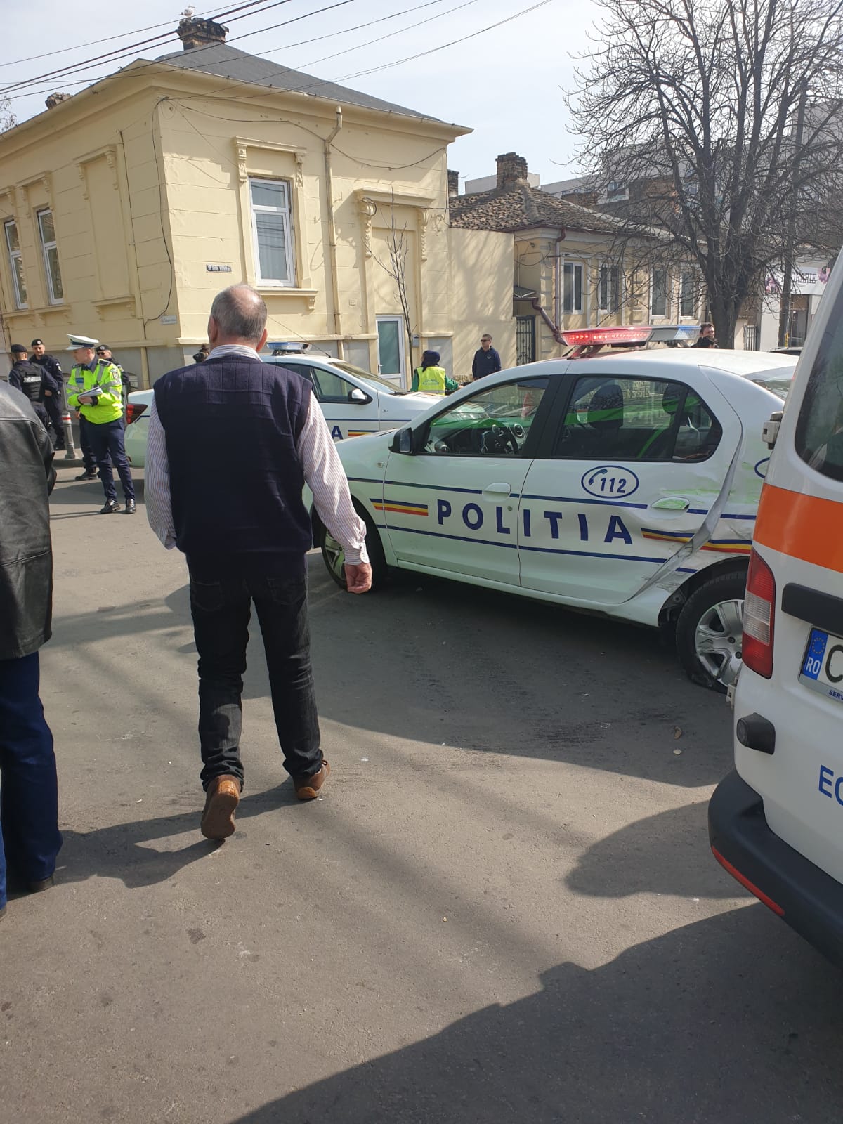 CONSTANȚA/FOTO: Mașină de poliție implicată într-un accident rutier