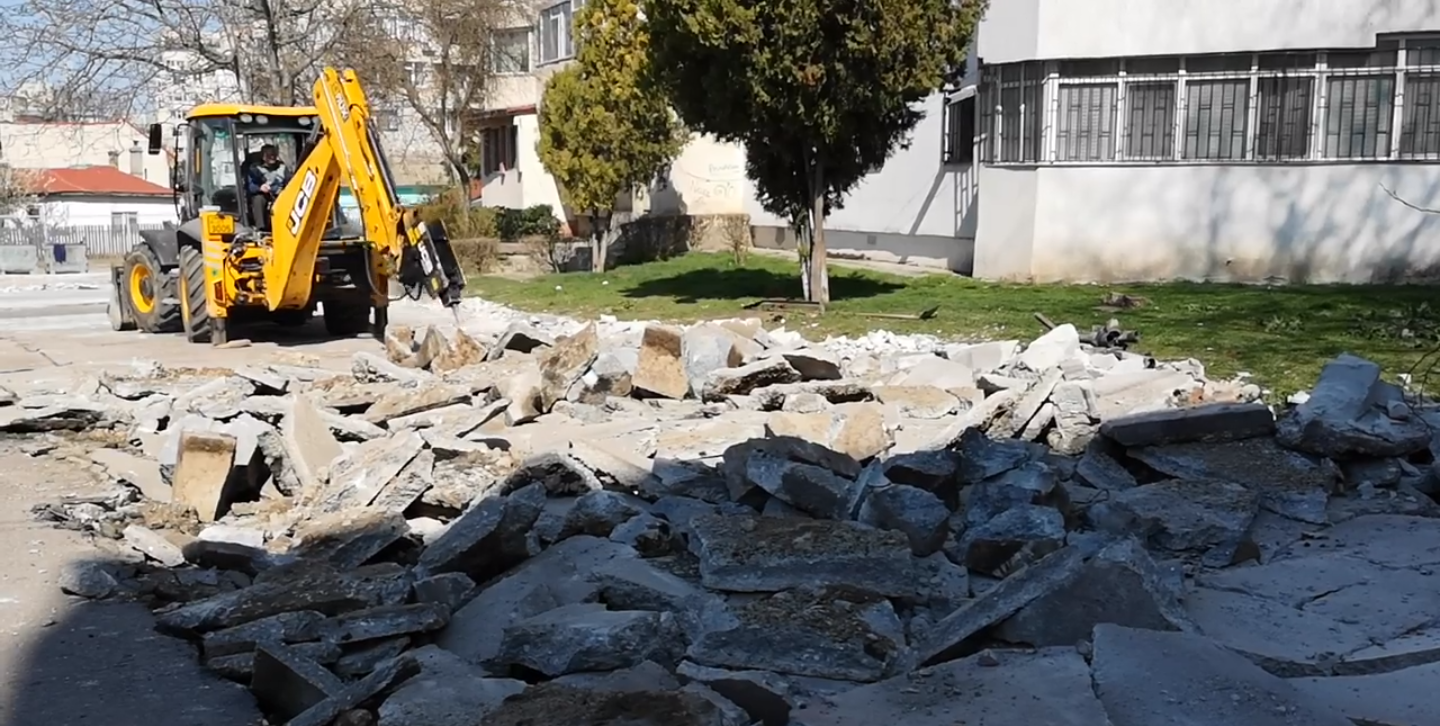 CONSTANȚA: Noi locuri de parcare în locul garajelor demolate