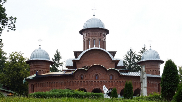 Sicriul cu rămăşiţele pământeşti ale Regelui Carol al II-lea, înhumat sâmbătă în Noua Catedrală Arhiepiscopală şi Regală